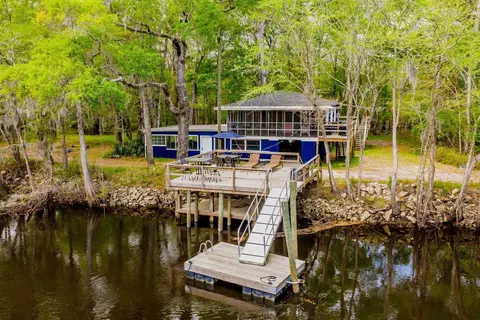 460 Trout Ln, Ridgeville, SC 29472