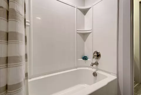 Bath - 228 Creek Pointe Dr, Moncks Corner, SC 29461 photo 4 of 8