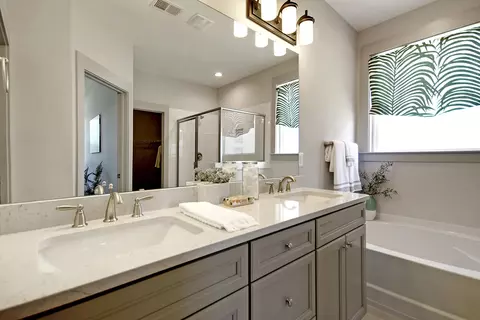 Bath - 228 Creek Pointe Dr, Moncks Corner, SC 29461 photo 5 of 8