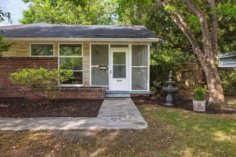 5229 Parkside Dr, North Charleston, SC 29405