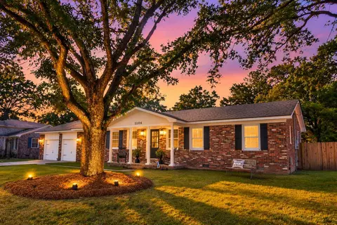 1104 Belvedere Dr, Hanahan, SC 29410