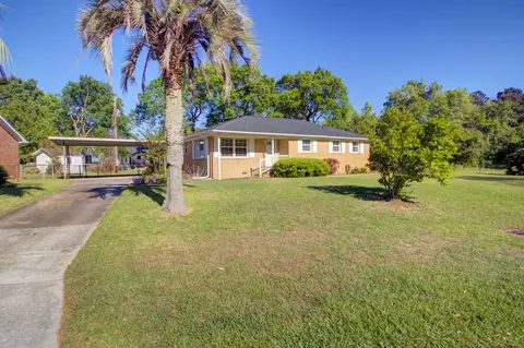 1084 Honeysuckle Ln, Charleston, SC 29412