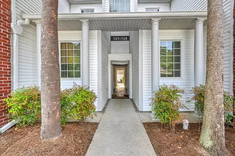 125 Golfview Ln, Summerville, SC 29485