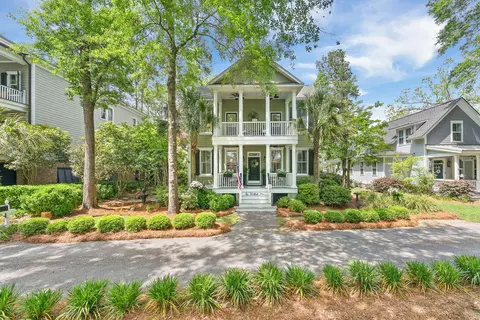 102 Lowndes Ln, Summerville, SC 29483