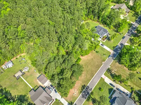 2033 Tacoma Cir, Ridgeville, SC 29472