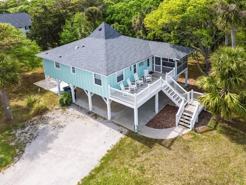 503 Pompano St, Edisto Island, SC 29438