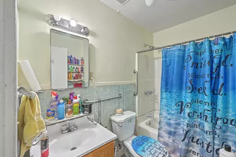 Bath - 104 Saluda St, Hampton, SC 29924 photo 1 of 2