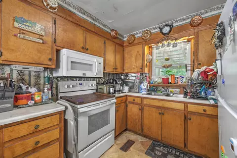 Kitchen - 104 Saluda St, Hampton, SC 29924 photo 2 of 2