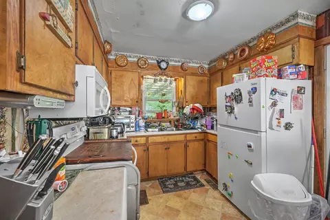 Kitchen - 104 Saluda St, Hampton, SC 29924 photo 1 of 2
