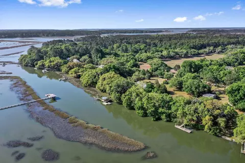 6195 Ranch Rd, Wadmalaw Island, SC 29487