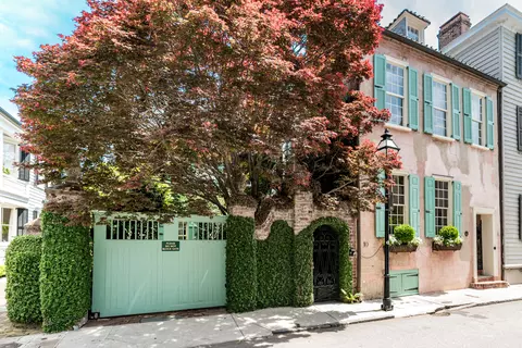 8 Orange St, Charleston, SC 29401