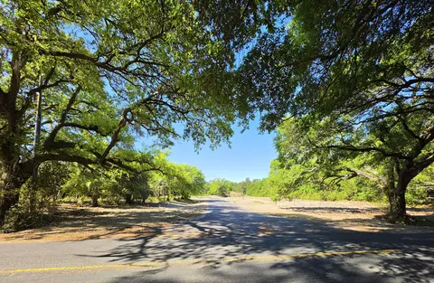 1 Harvest Moon Ln, Mcclellanville, SC 29458