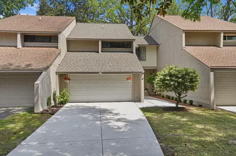4 Stallion Ct, Charleston, SC 29407