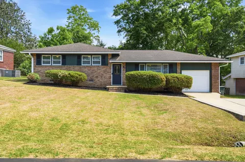 1239 Fort Dr, Hanahan, SC 29410