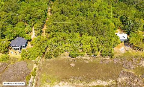 9760 Two Pines Rd, Mcclellanville, SC 29458