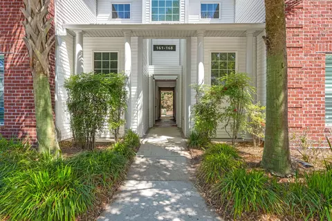 165 Golfview Ln, Summerville, SC 29485