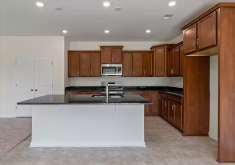 Kitchen - 353 Blue Oak Dr, Moncks Corner, SC 29461 photo 4 of 10