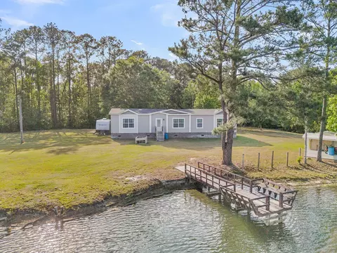 1387 Honor Ln, Ridgeville, SC 29472