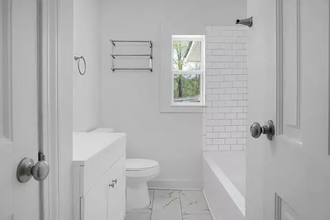 Bath - 207 Trivers Dr, Moncks Corner, SC 29461 photo 2 of 7