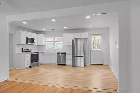 Kitchen - 207 Trivers Dr, Moncks Corner, SC 29461 photo 4 of 5