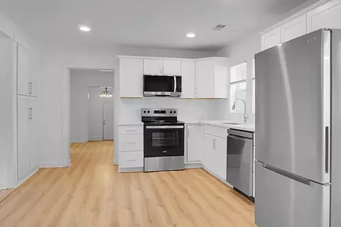 Kitchen - 207 Trivers Dr, Moncks Corner, SC 29461 photo 2 of 5