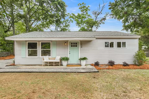 1238 Hawthorne Cir, Hanahan, SC 29410