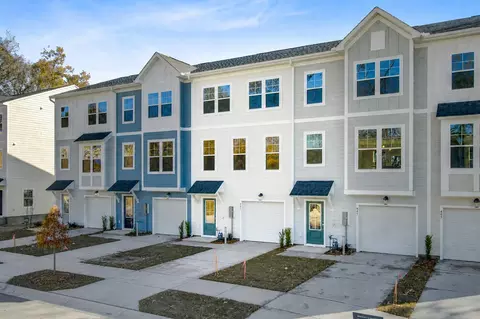 471 Caledon Ct, Johns Island, SC 29455