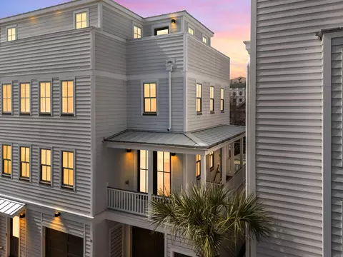 18 Iron Forge Aly, Charleston, SC 29403