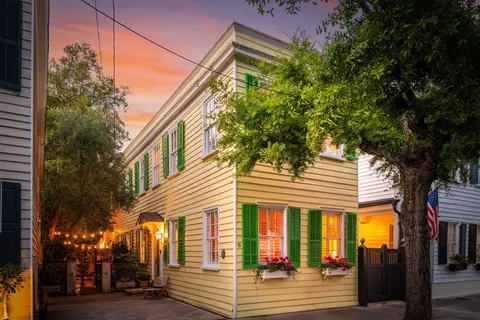 8 Trumbo St, Charleston, SC 29401