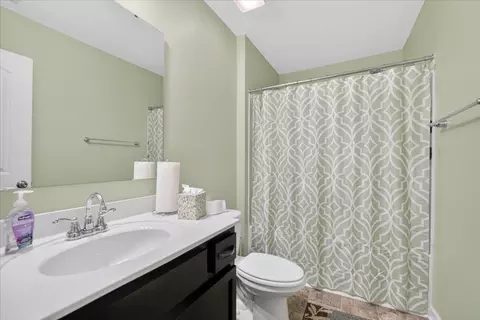 Bath - 426 Thoroughbred Dr, Moncks Corner, SC 29461 photo 2 of 4