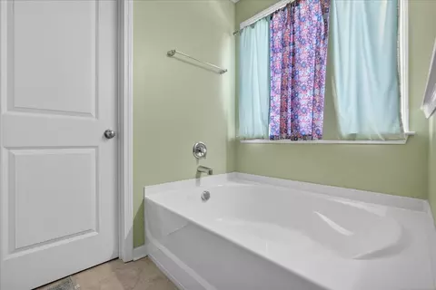 Bath - 426 Thoroughbred Dr, Moncks Corner, SC 29461 photo 3 of 4