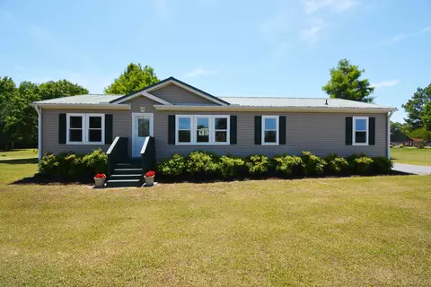 126 Meredith Dr, Eutawville, SC 29048
