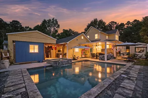 202 W Pine St, Summerville, SC 29485
