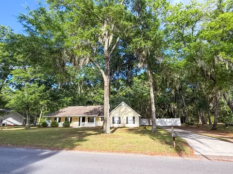 11 Christine Dr, Beaufort, SC 29907