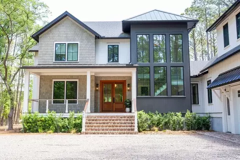 496 Commonwealth Rd, Mount Pleasant, SC 29466