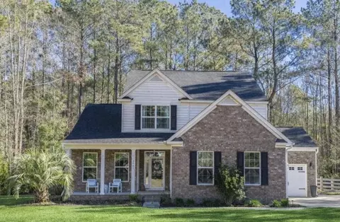 2001 Tacoma Cir, Ridgeville, SC 29472