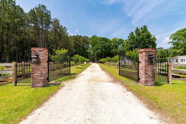 10260 N Highway 17, Mcclellanville, SC 29458