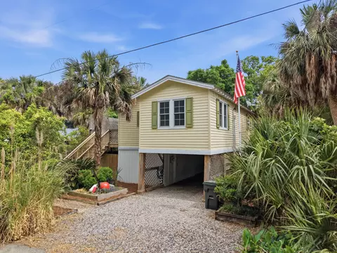 215 W Hudson Ave, Folly Beach, SC 29439