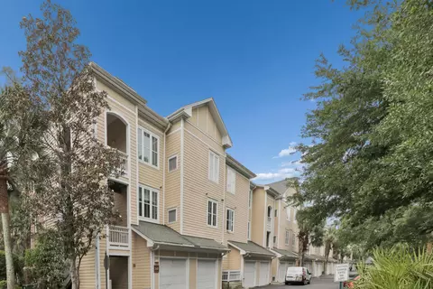 260 Seven Farms UNIT 202, Charleston, SC 29492