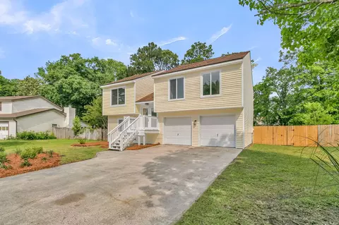 104 Foxfire Ct, Summerville, SC 29486