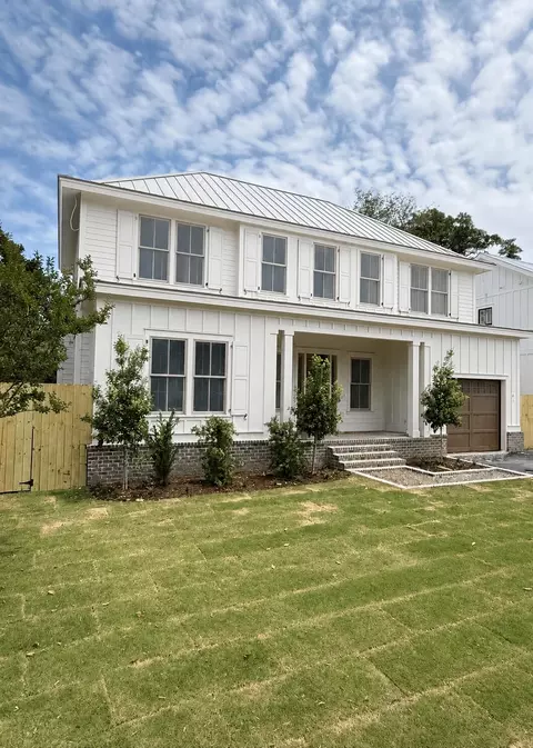 2 Joyce Ave, Mount Pleasant, SC 29464