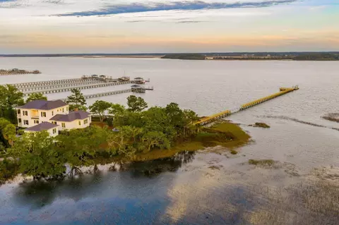 401 Wayfaring Pt, Daniel Island, SC 29492