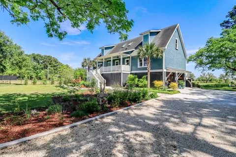 708 Donnelly Corner Dr, Awendaw, SC 29429