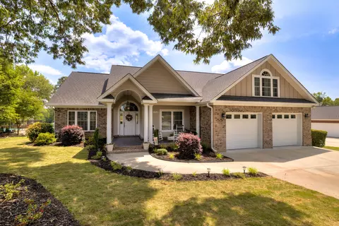 152 Plantation Dr, Manning, SC 29102