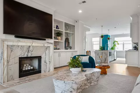 245 Seven Farms Dr #330, Charleston, SC 29492
