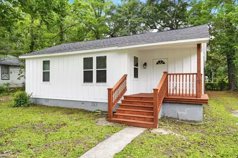 2711 Saratoga Rd, North Charleston, SC 29405