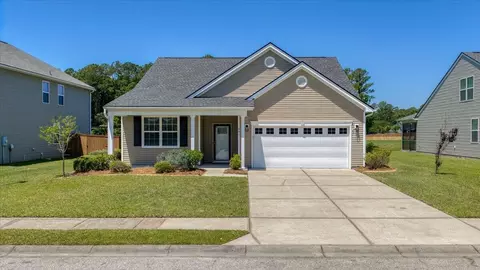 531 Flycatcher Dr, Goose Creek, SC 29445