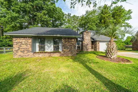410 Fox Hunt Rd, Goose Creek, SC 29445