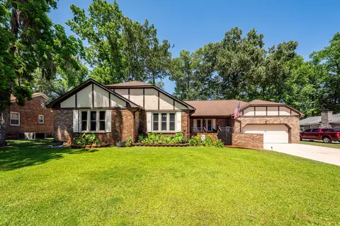 313 Fairington Dr, Summerville, SC 29485