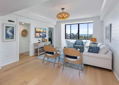 14 Lockwood Dr #2D, Charleston, SC 29401